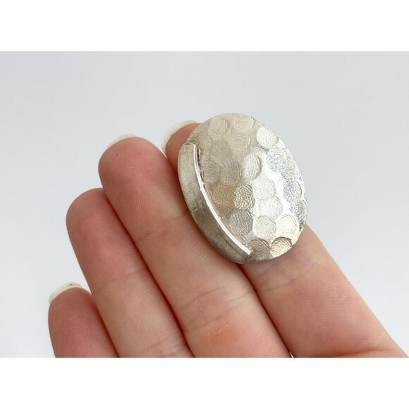 Modernist Hammered Sterling Silver Vintage Oval Shaped Minimalist Ring - sz 5.75 - Picture 9 of 10